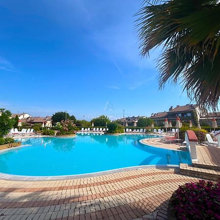 Perla Apartment - 3 Piscine E Un Bar - Desenzano Desenzano del Garda Kültér fotó