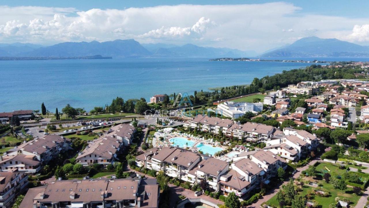 Perla Apartment - 3 Piscine E Un Bar - Desenzano Desenzano del Garda Kültér fotó