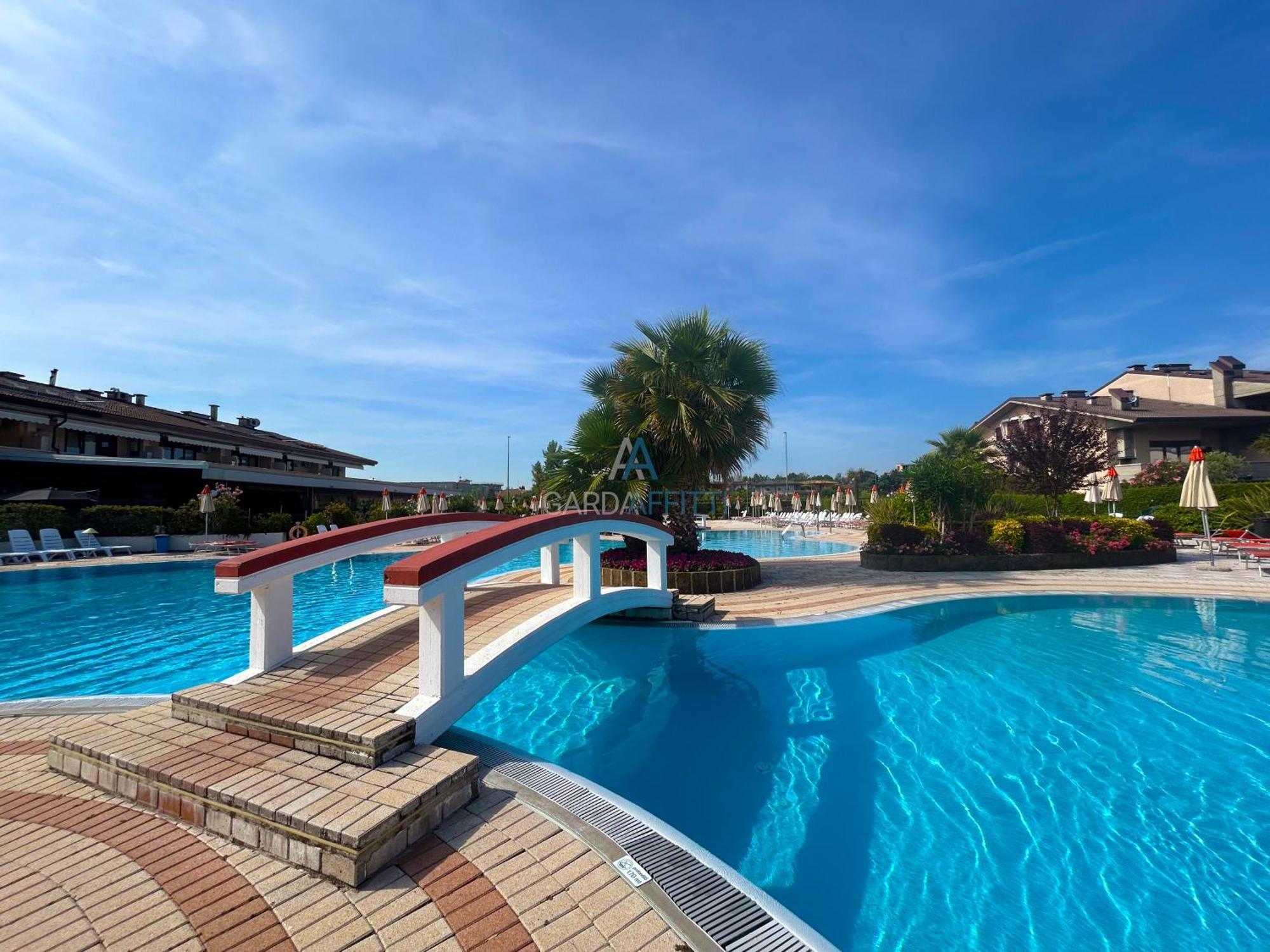 Perla Apartment - 3 Piscine E Un Bar - Desenzano Desenzano del Garda Kültér fotó