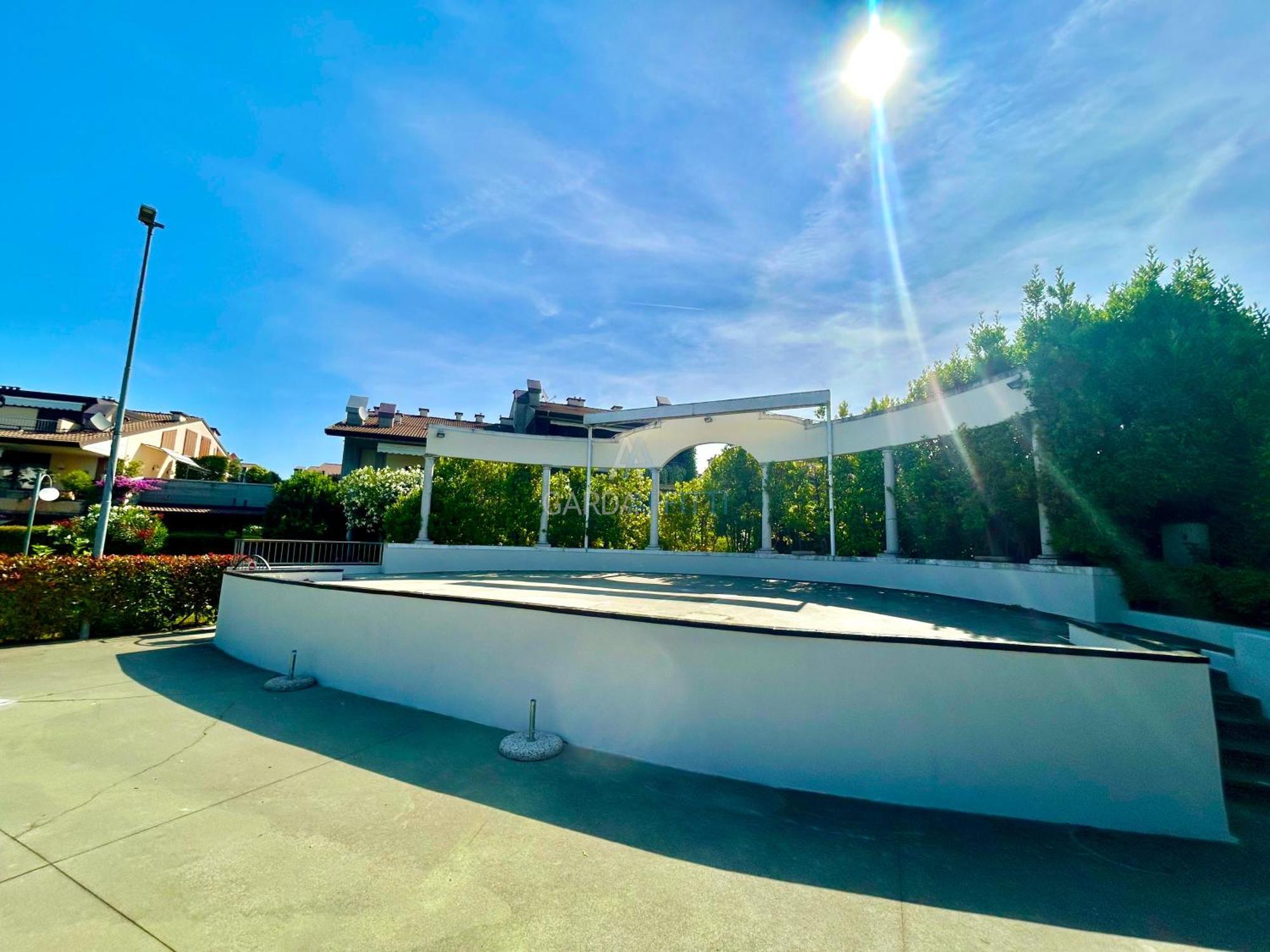 Perla Apartment - 3 Piscine E Un Bar - Desenzano Desenzano del Garda Kültér fotó