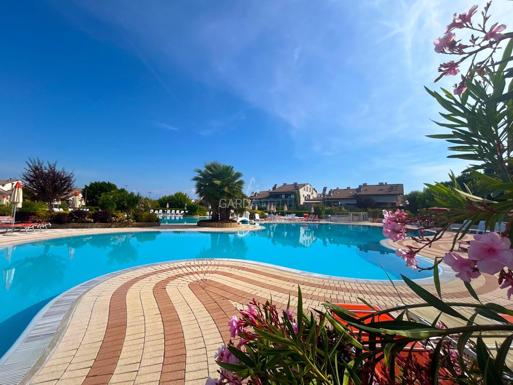 Perla Apartment - 3 Piscine E Un Bar - Desenzano Desenzano del Garda Kültér fotó