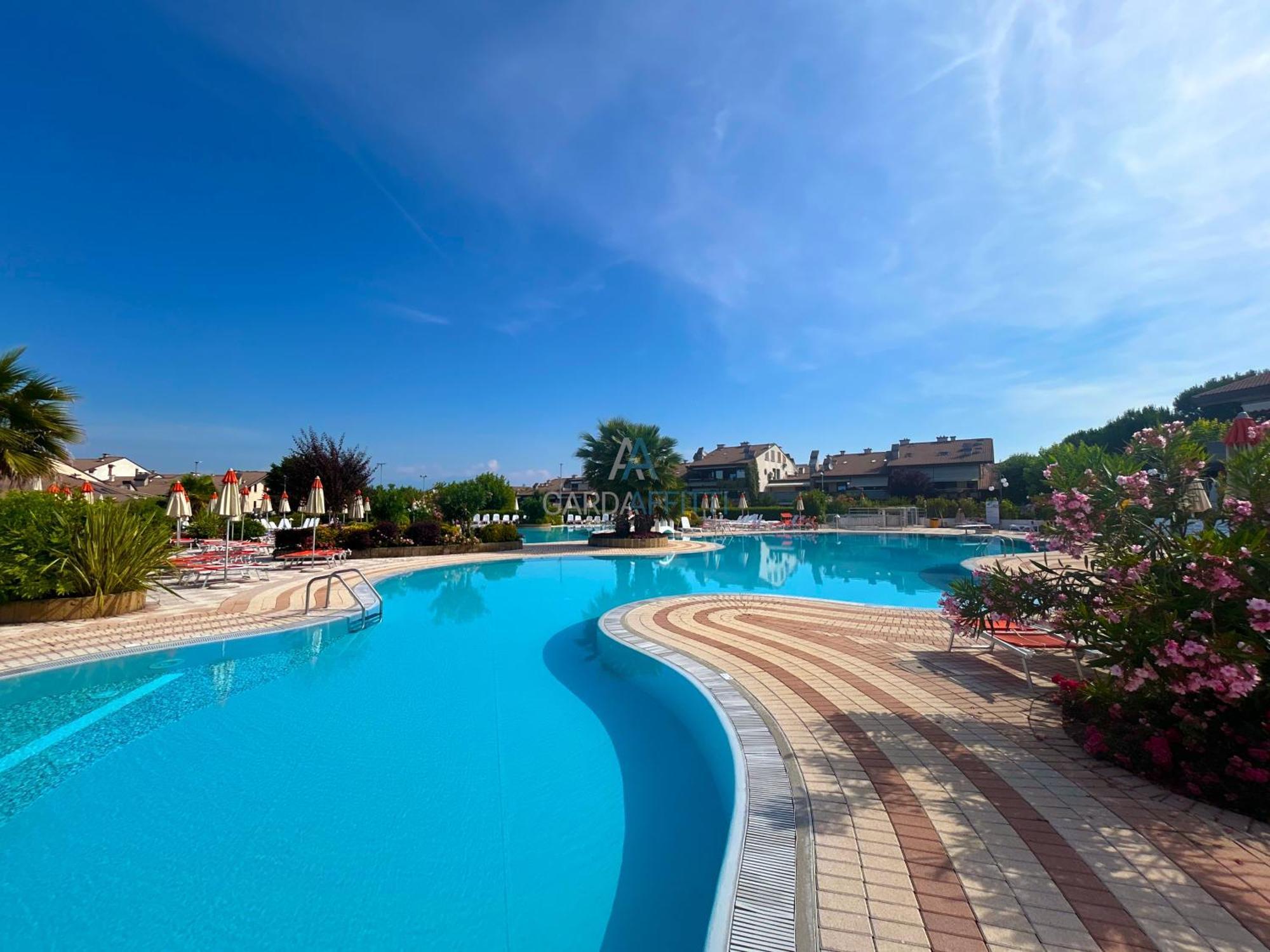 Perla Apartment - 3 Piscine E Un Bar - Desenzano Desenzano del Garda Kültér fotó