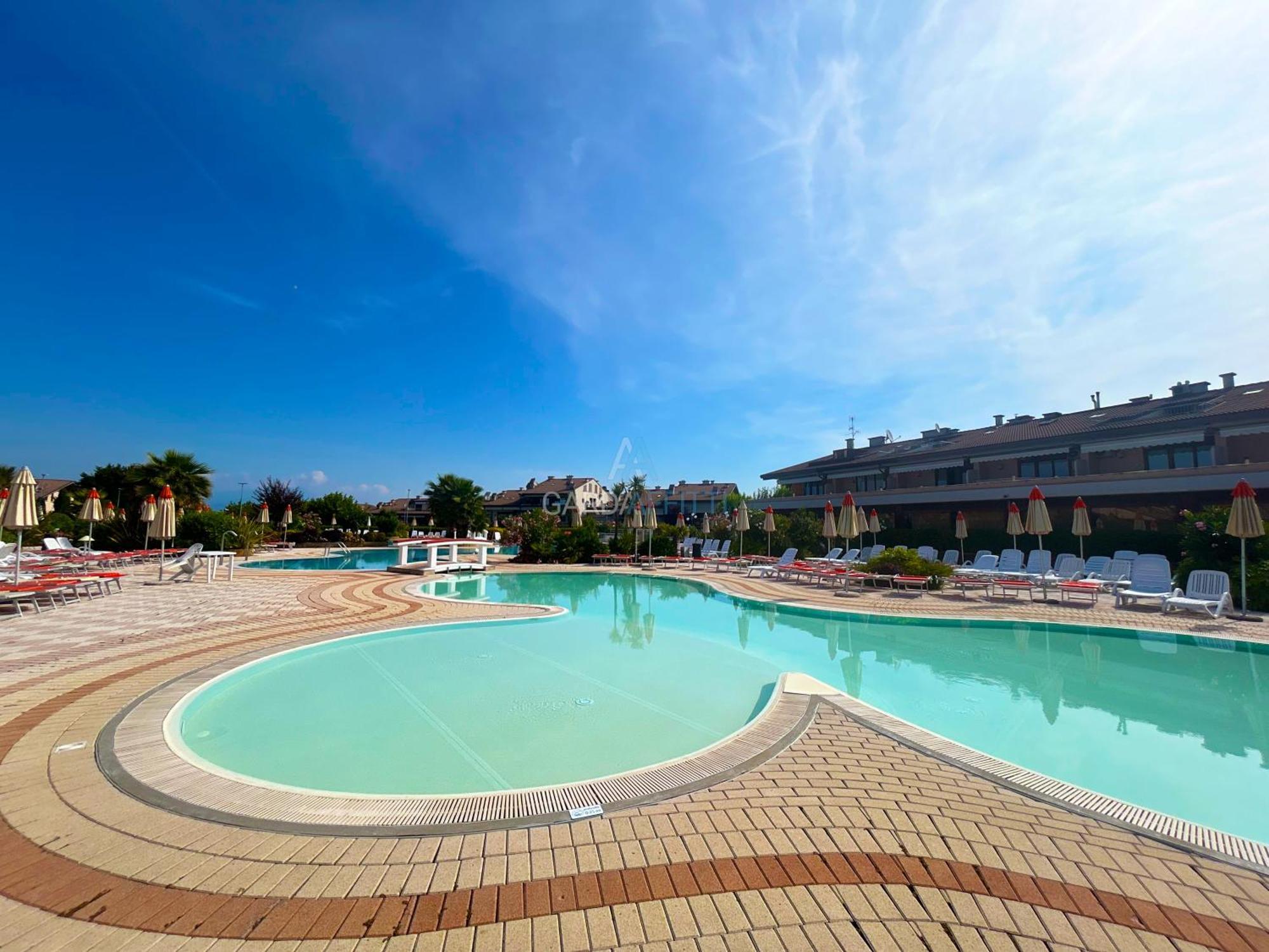 Perla Apartment - 3 Piscine E Un Bar - Desenzano Desenzano del Garda Kültér fotó